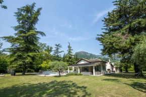 Spacious villa in Tourrettes-sur-Loup with Private Lake access Sleep 16